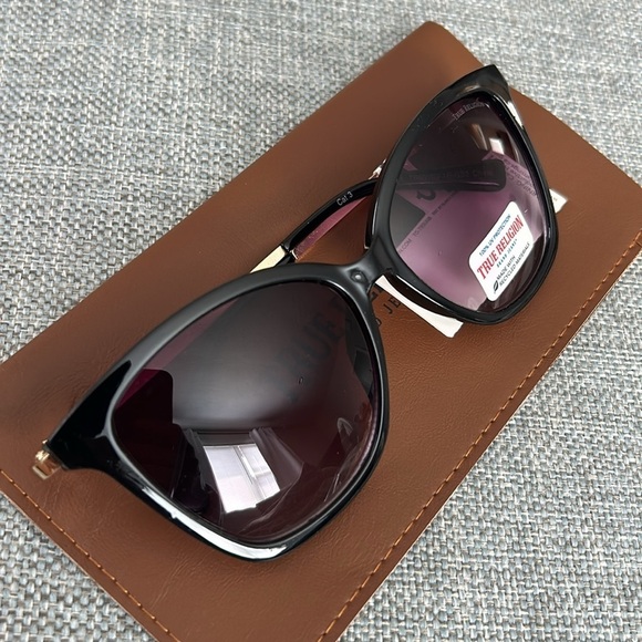TRUE RELIGION Cat Eye Oversized  Sunglasses